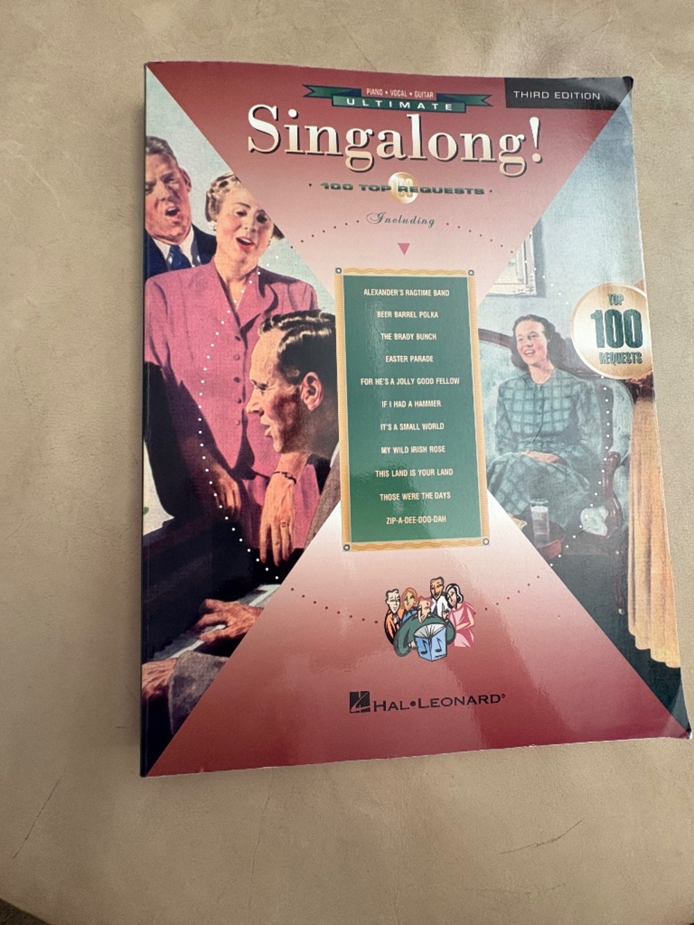 MUSIC & SONG BOOK - "ULTIMATE SINGALONG" BY HAL LEONARD